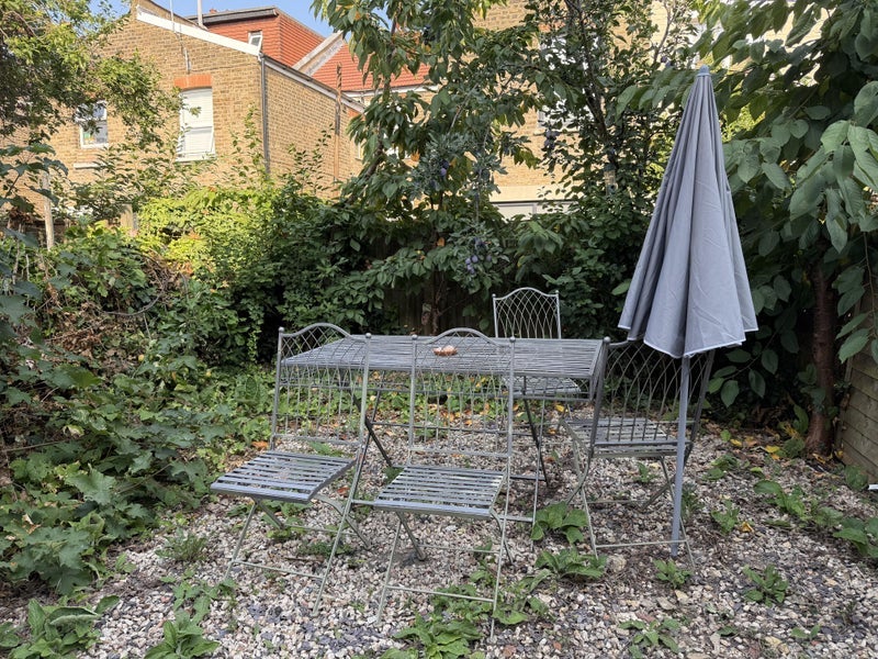 Room Greyhound Road in Greater London