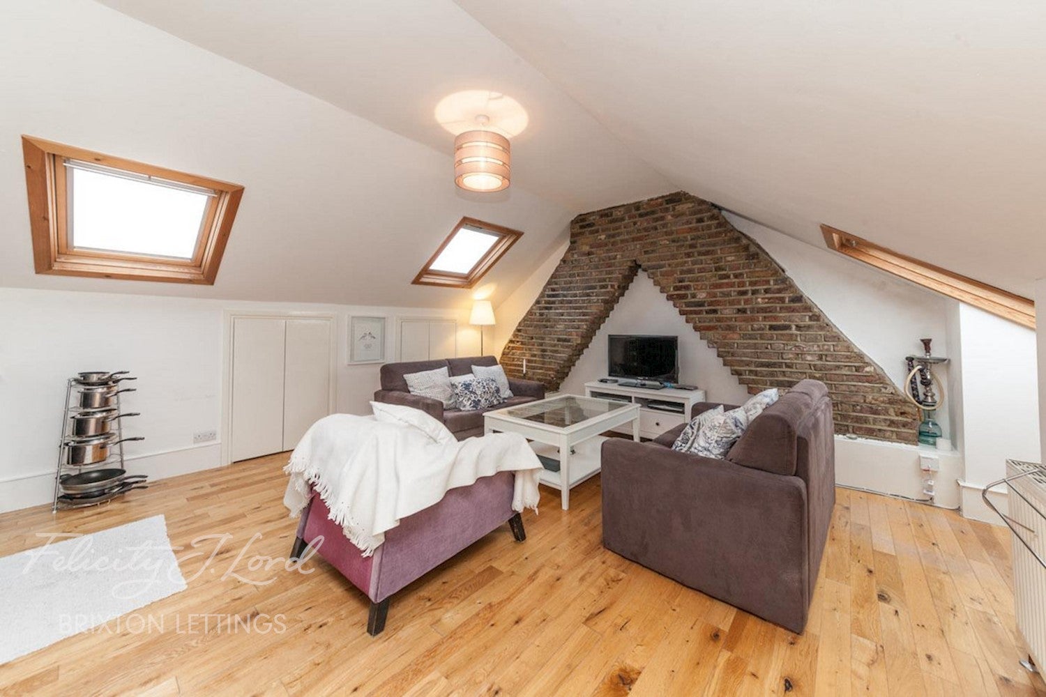 Flat Holmewood Gardens in Greater London