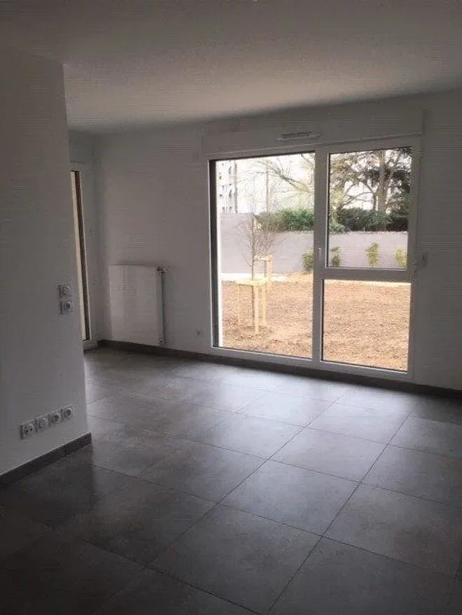Flat Rue Pierre Valdo in Lyon