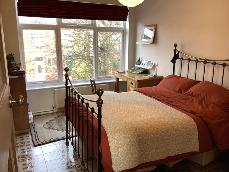 Room Burnage Hall Road in Manchester
