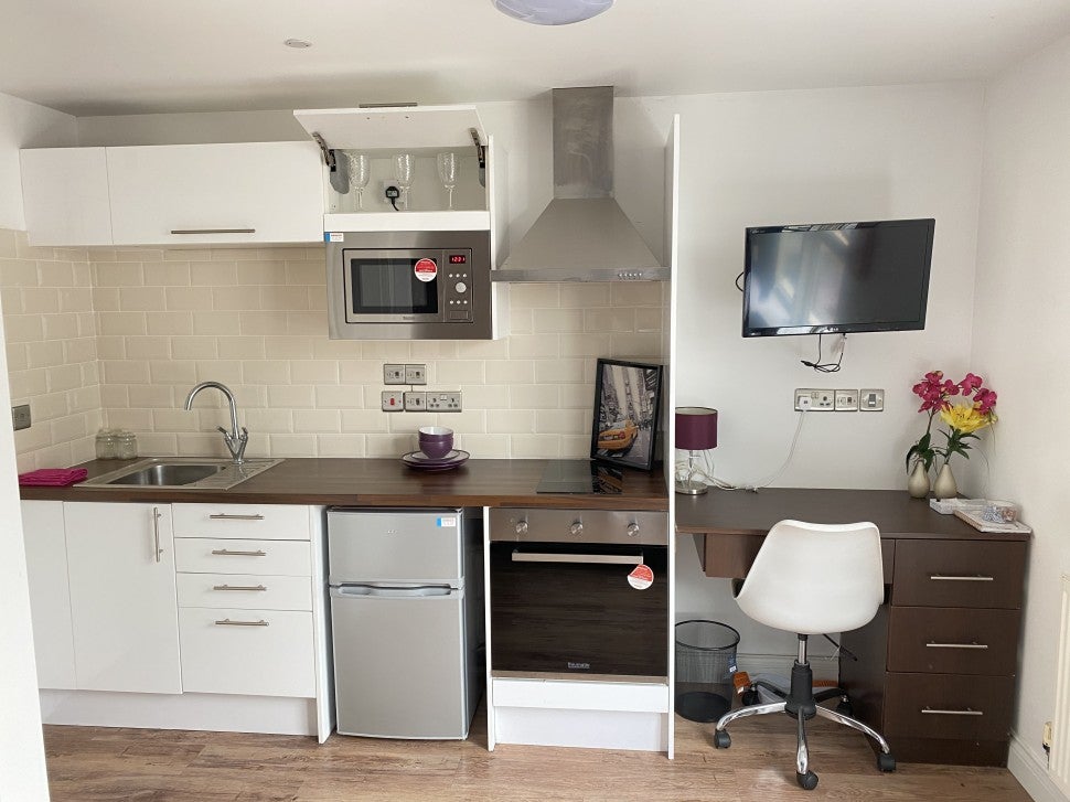 Flat Quainton Road in Leicester