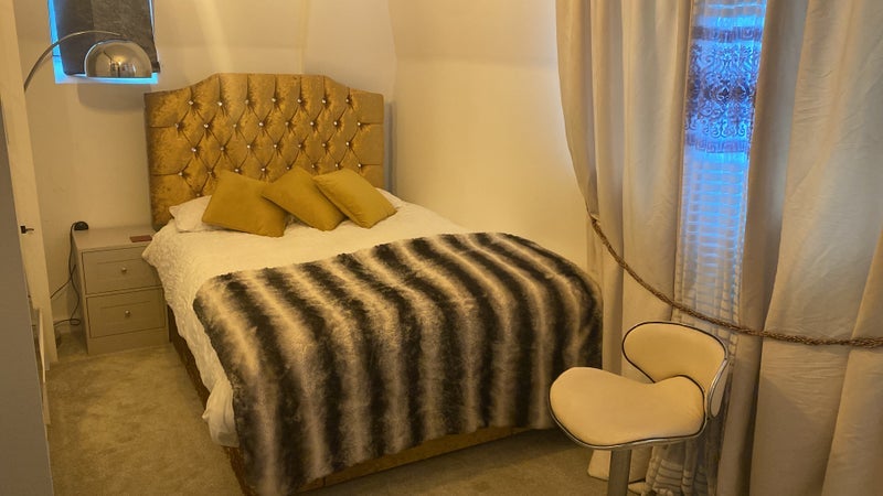 Room Sherman Road in Greater London