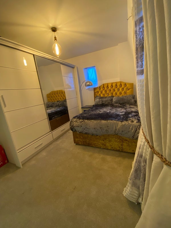Room Sherman Road in Greater London