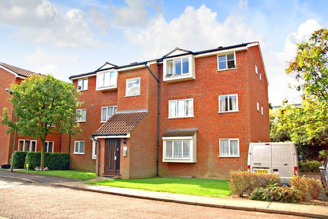 Flat Cambridge Gardens in Greater London