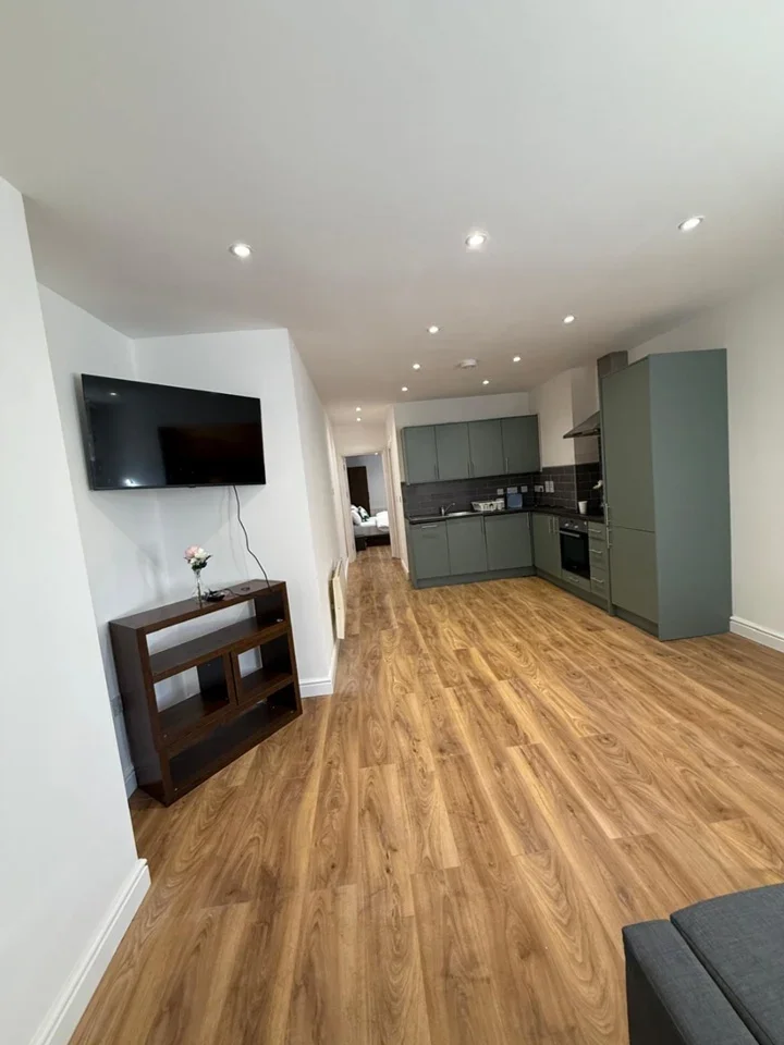 Flat Mitcham Road in Greater London