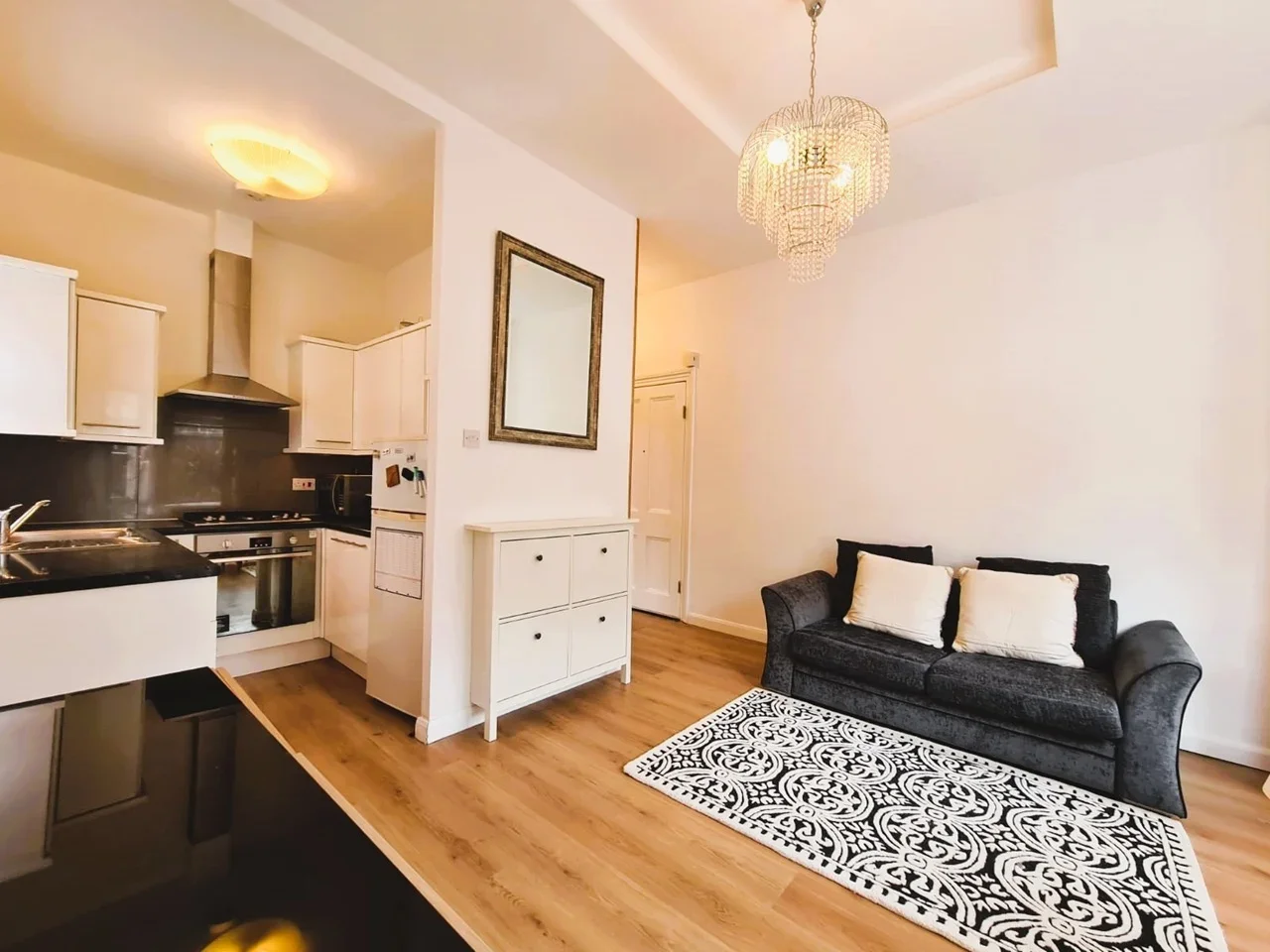 Flat Fairlop Road in Greater London