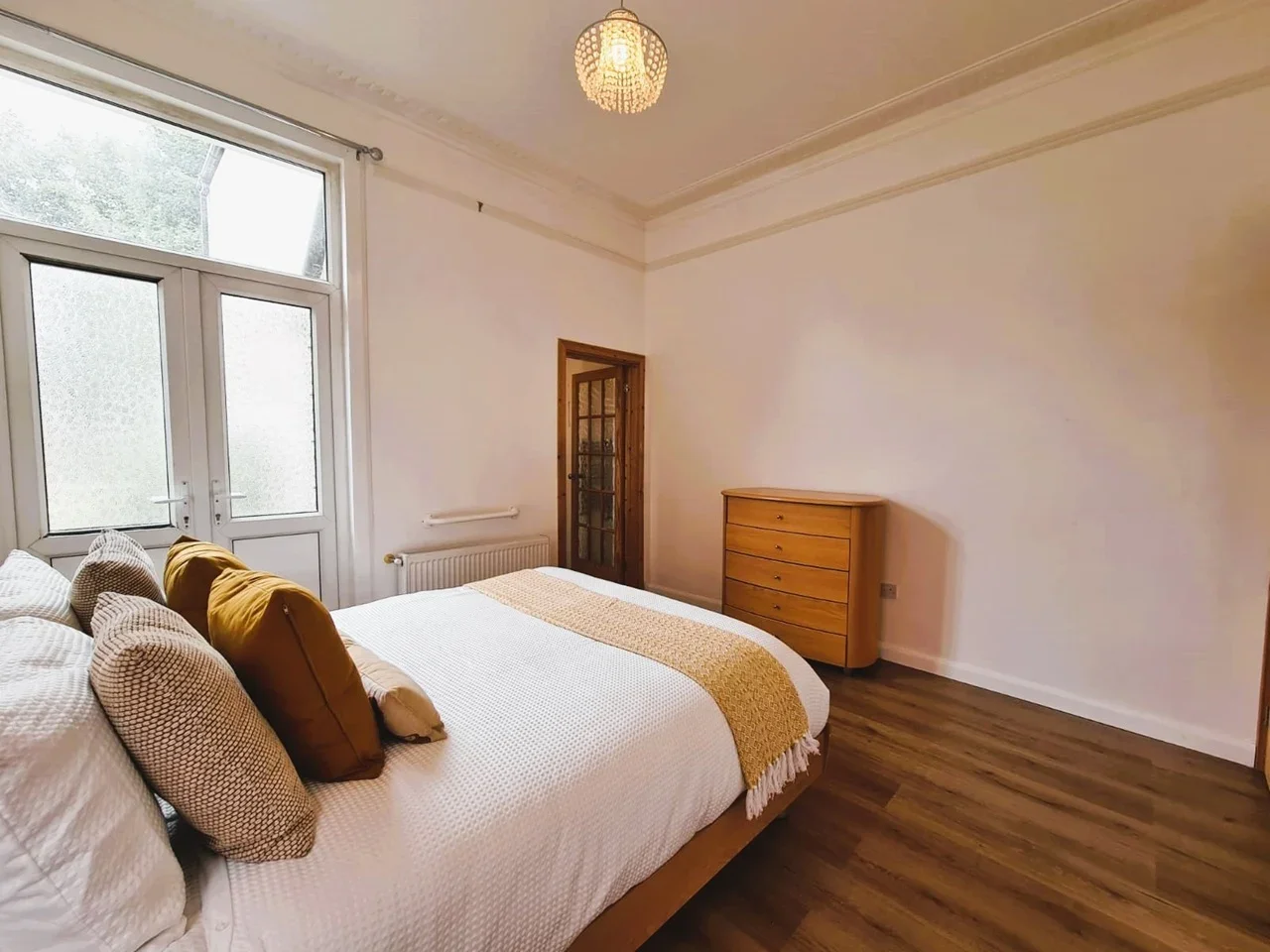 Flat Fairlop Road in Greater London