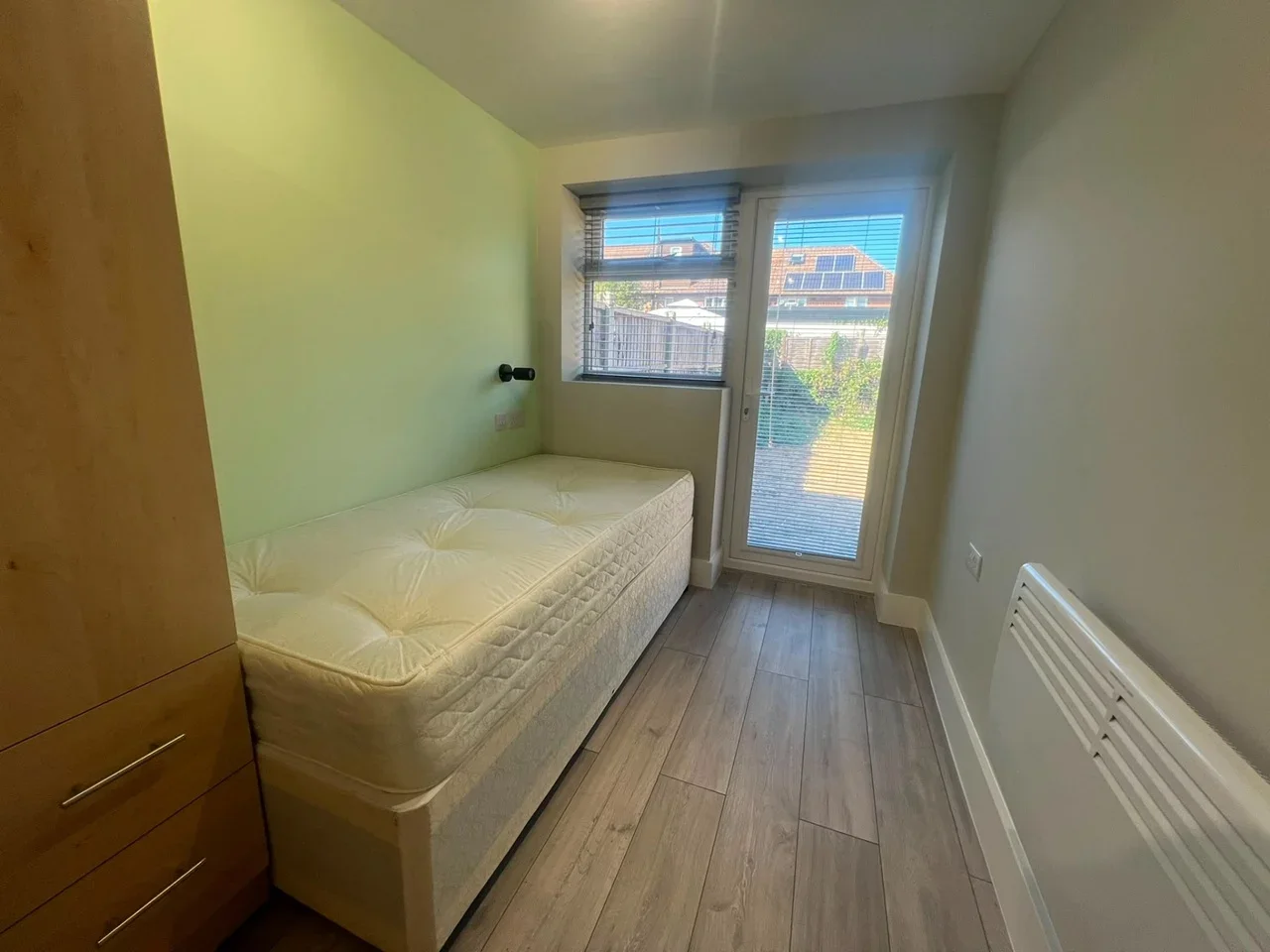 Flat Elizabeth Avenue in Borough of Spelthorne
