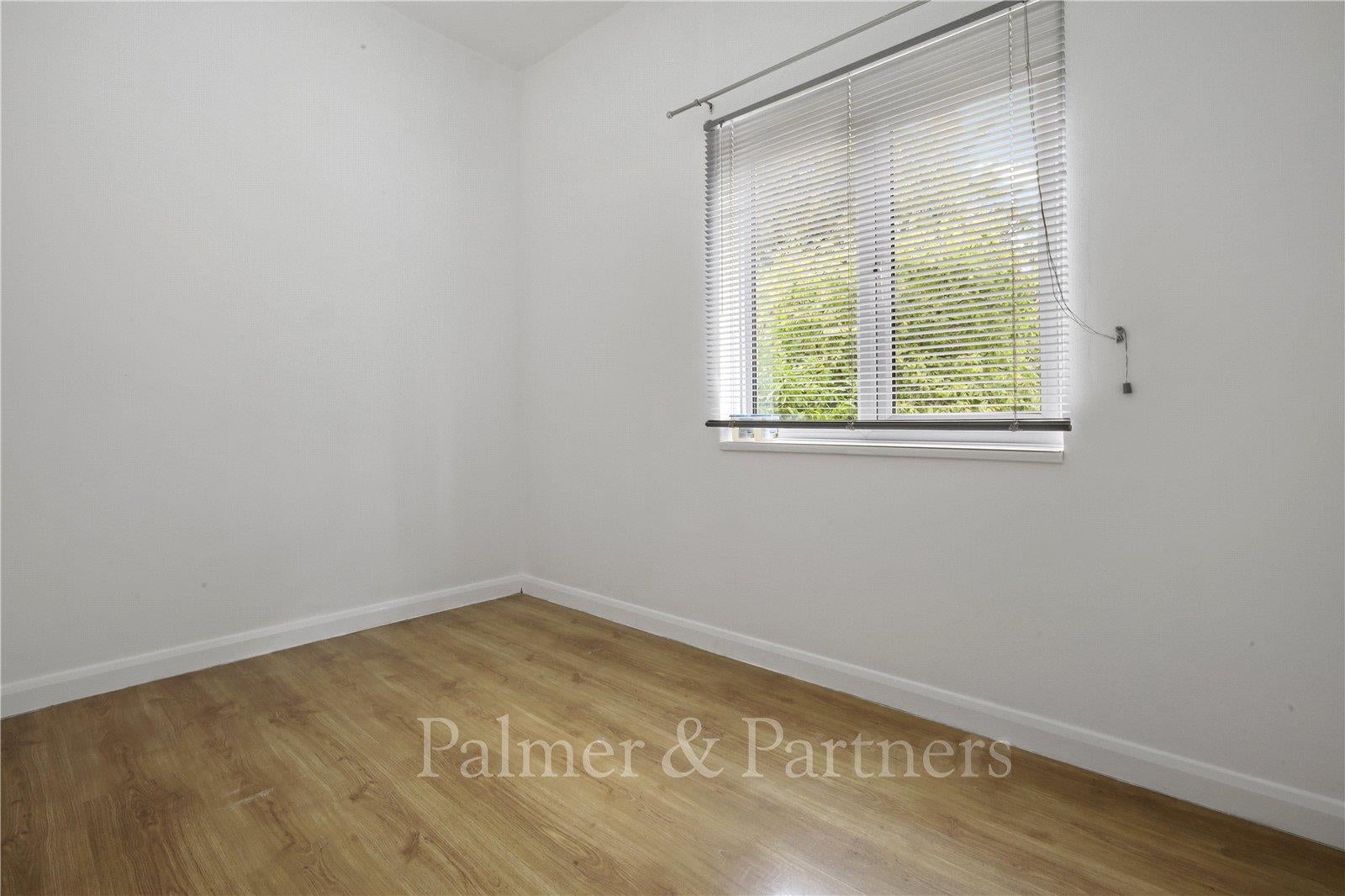 Flat Dalton Road in Ipswich