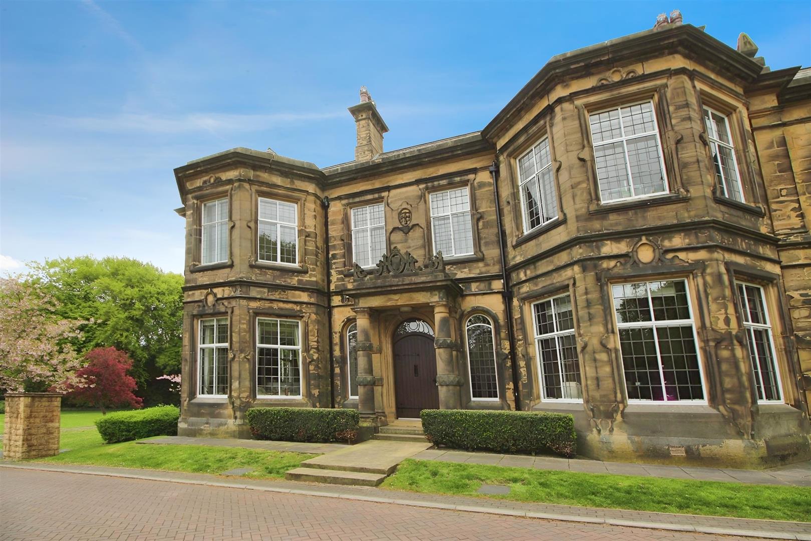 Flat Sinderhill Court in Calderdale