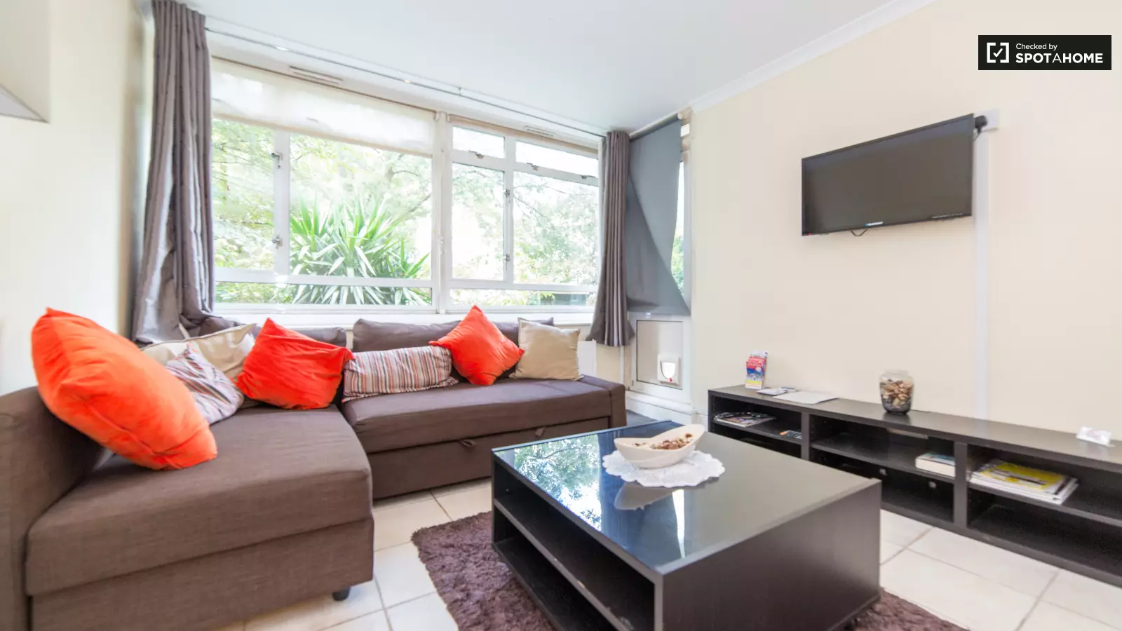 Flat Churchill Gardens Road in City of Westminster