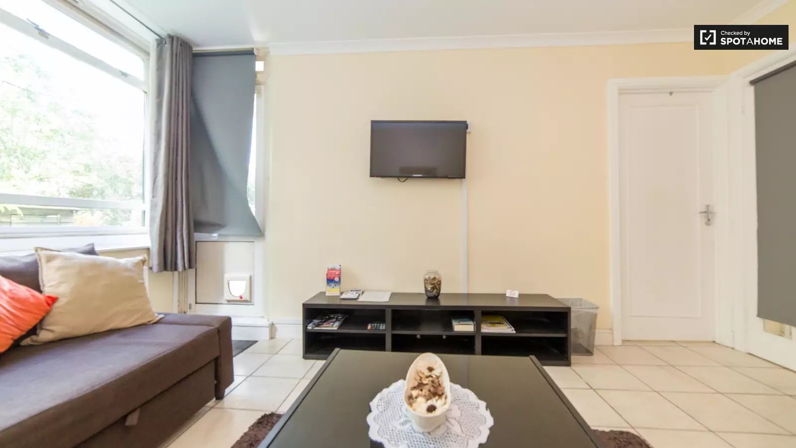 Flat Churchill Gardens Road in City of Westminster