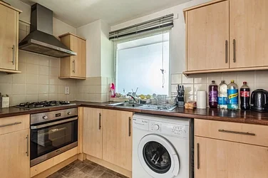 Flat Whorlton Road in Greater London
