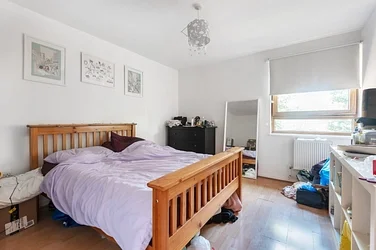 Flat Whorlton Road in Greater London