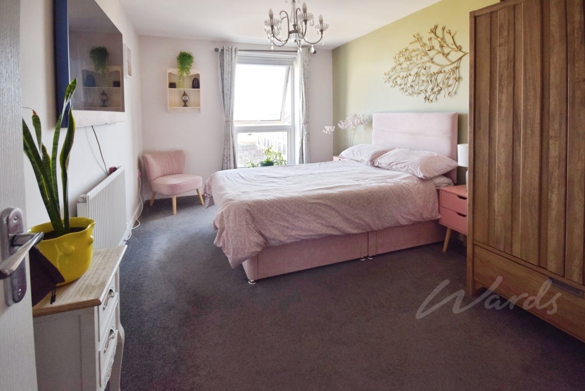 Flat Starboard Crescent in Gillingham