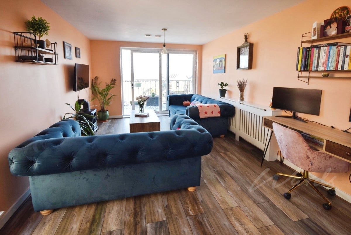 Flat Starboard Crescent in Gillingham