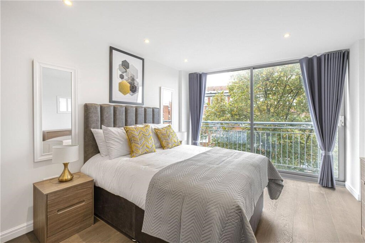 Flat Queen Elizabeth Street in Greater London