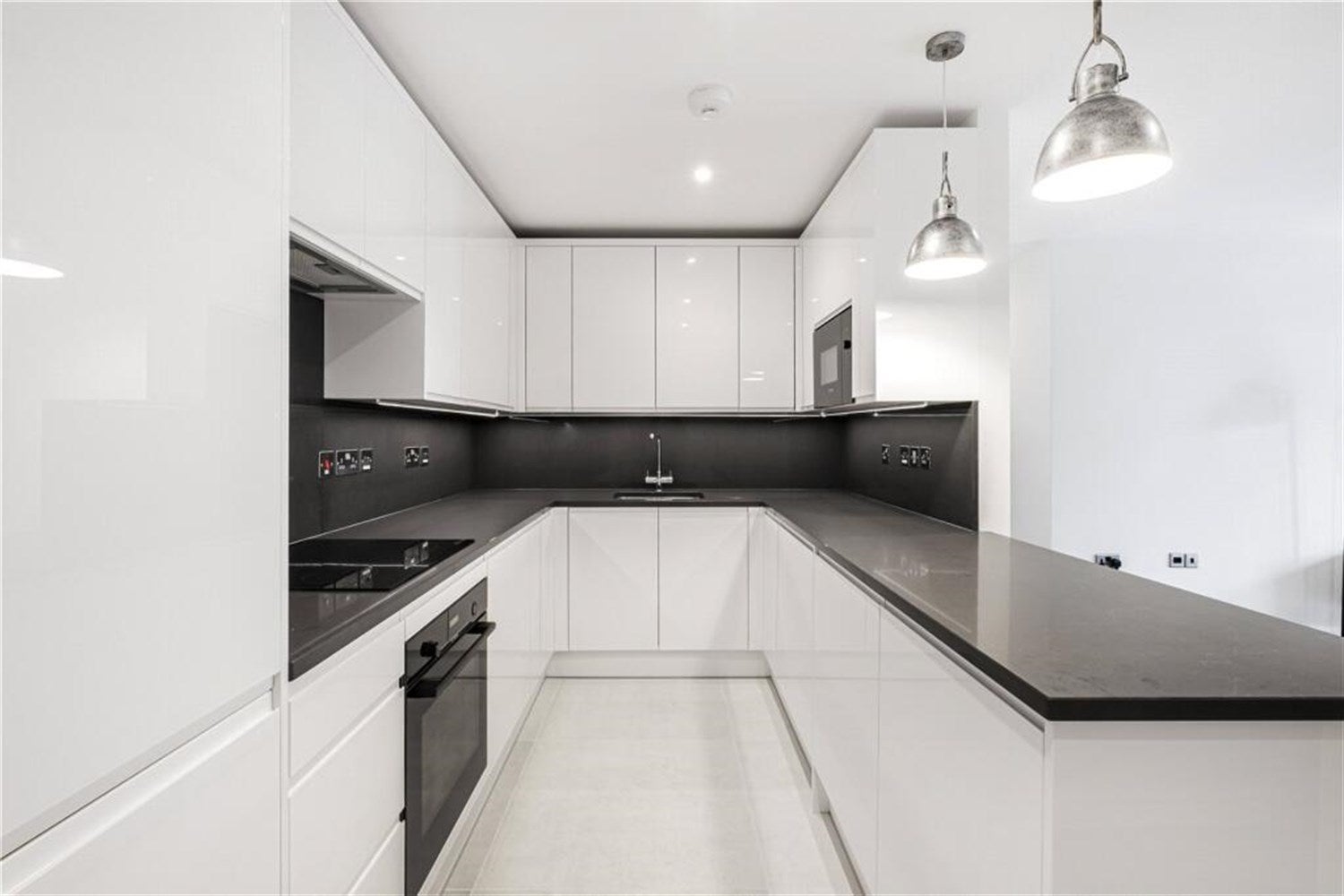 Flat Queen Elizabeth Street in Greater London