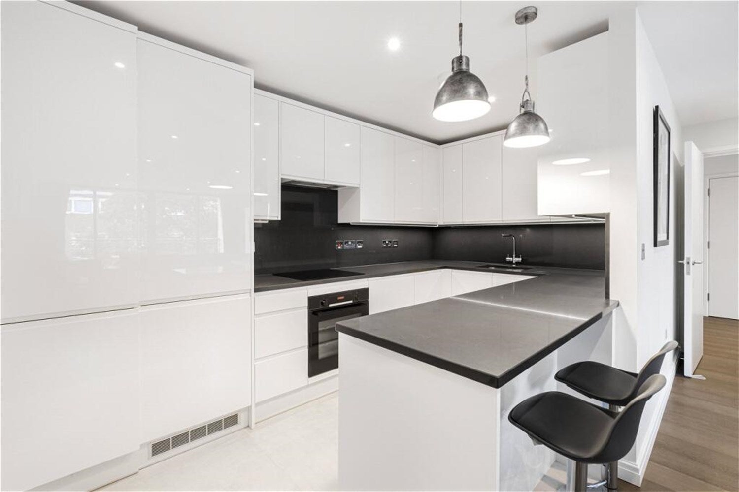 Flat Queen Elizabeth Street in Greater London