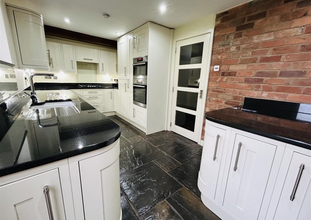 House Elm Road in Albrighton