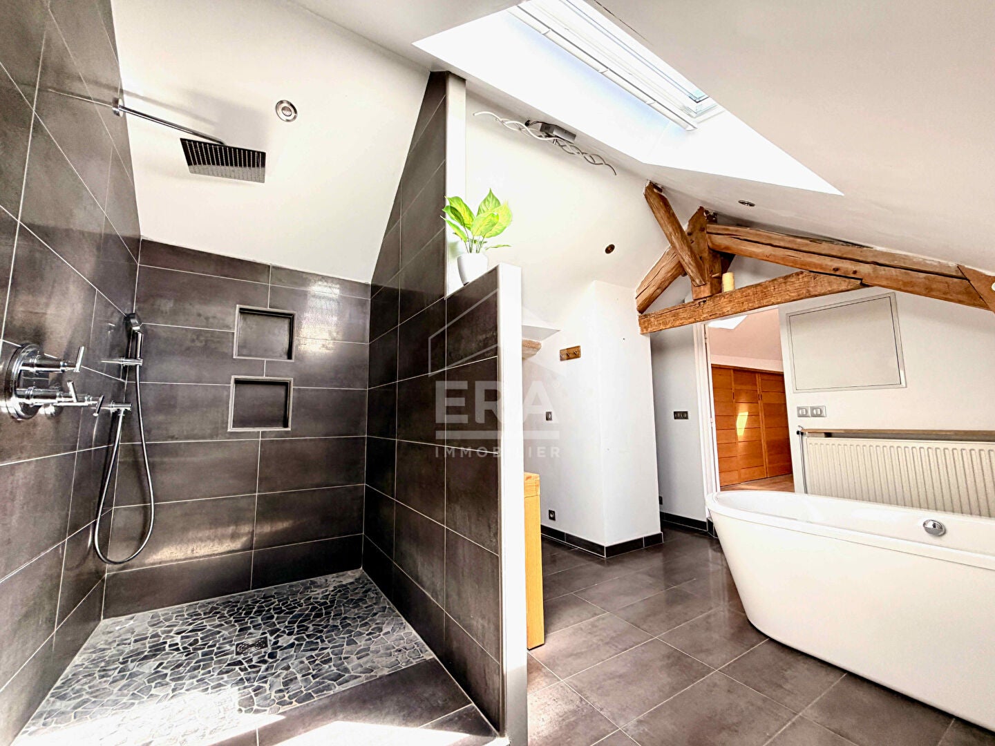 House Rue du Noyer Ardent in Laval-en-Brie