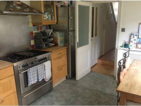 Room Eccles Road in Greater London