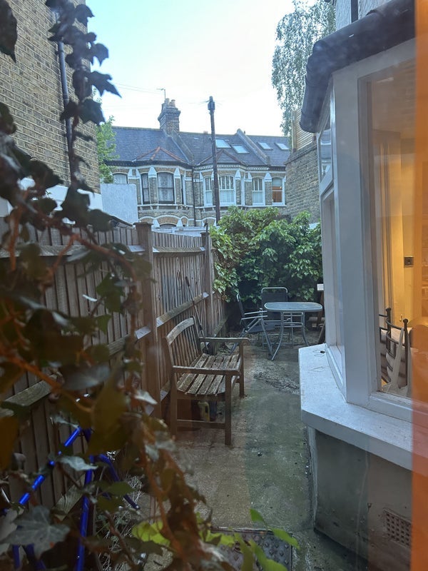 Room Eccles Road in Greater London