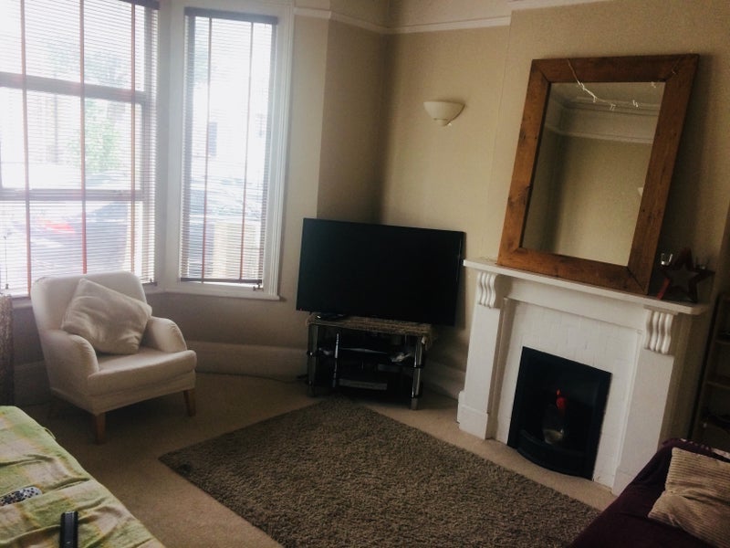 Room Eccles Road in Greater London