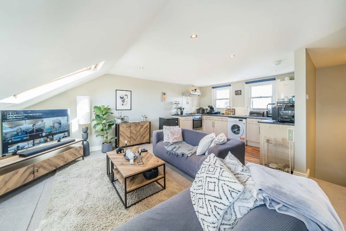 Flat Sunnyhill Road in Greater London