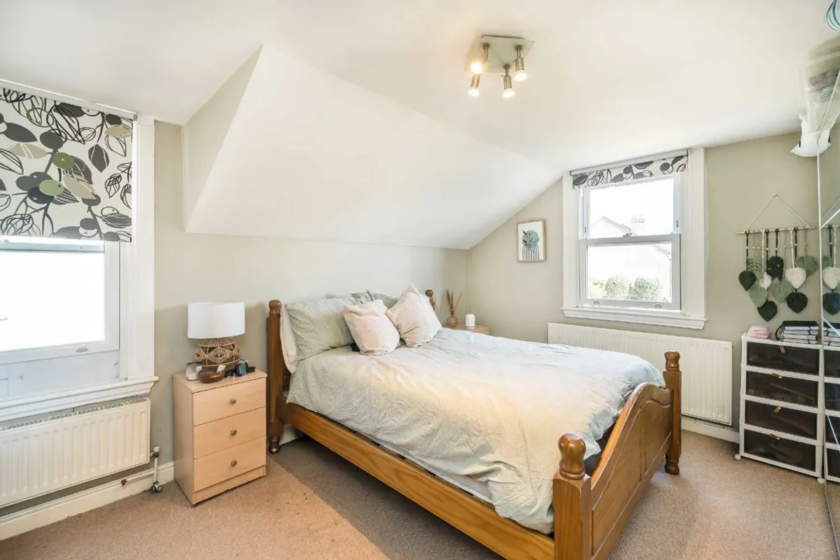 Flat Sunnyhill Road in Greater London