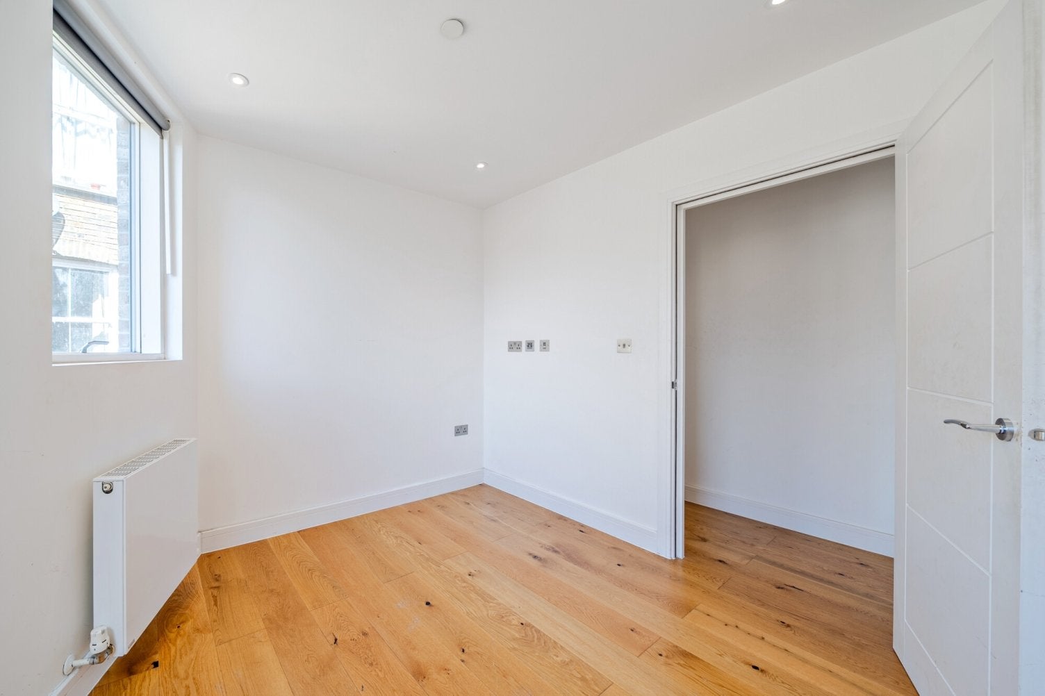 Flat Brookmill Road in Greater London