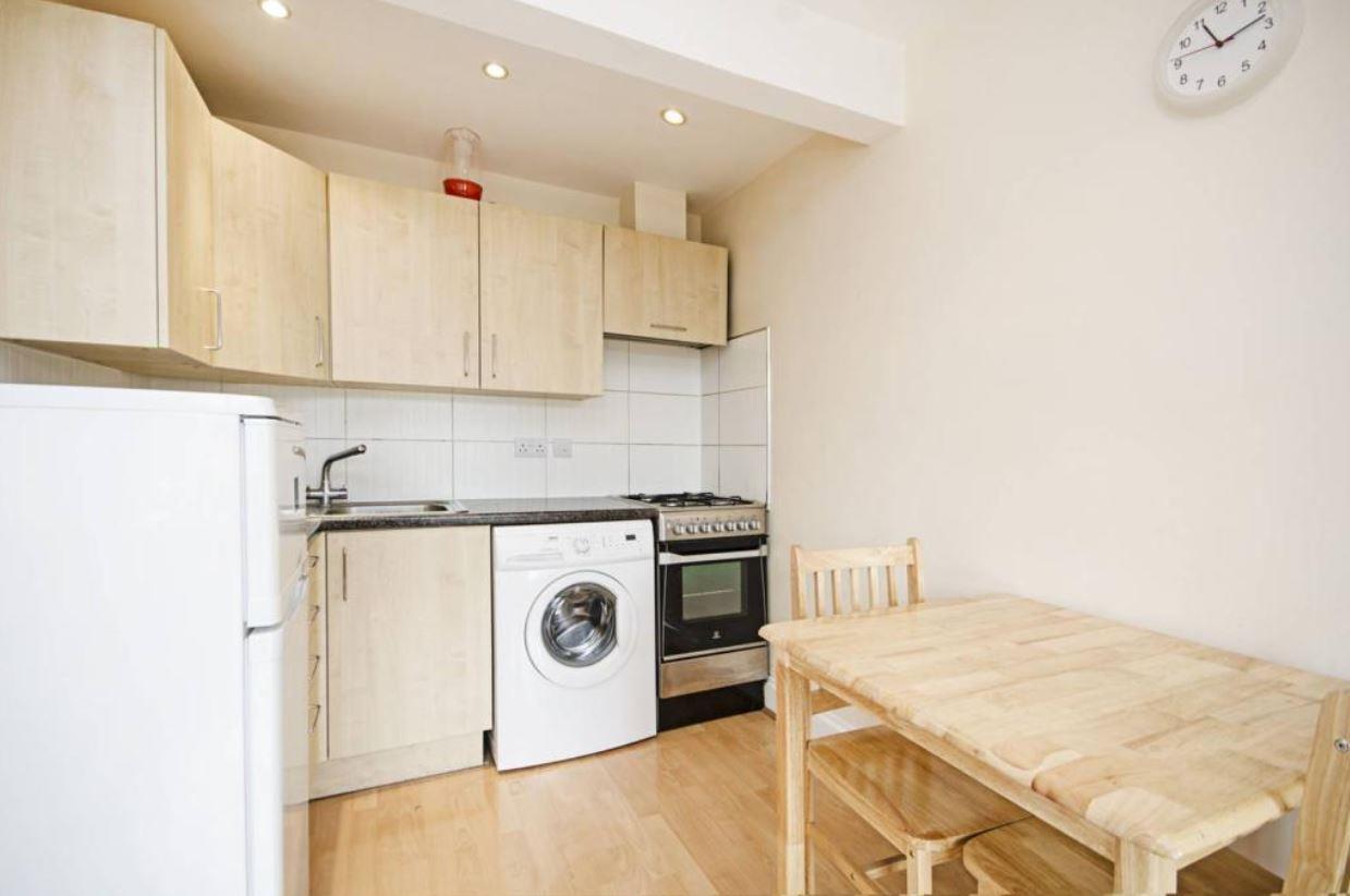 Flat Finchley Road in Greater London