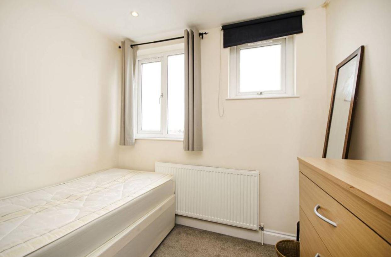 Flat Finchley Road in Greater London
