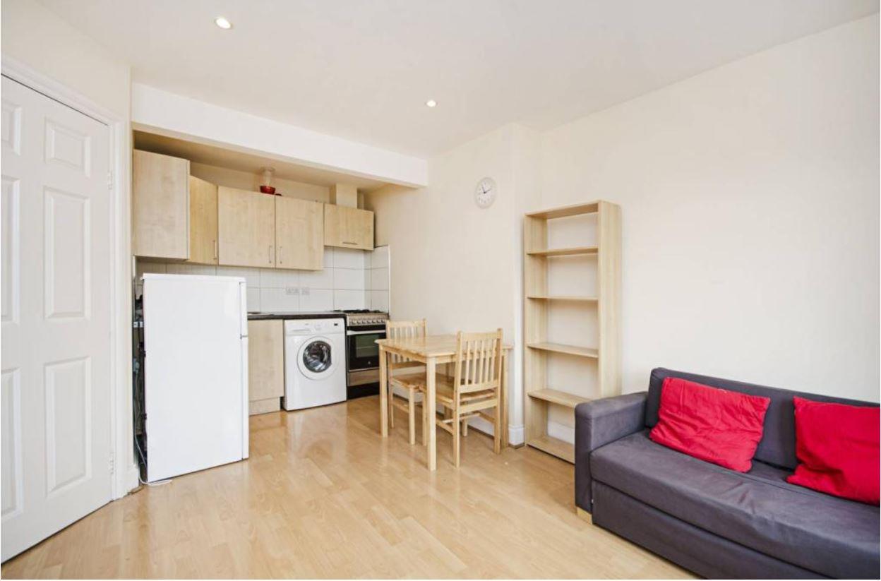 Flat Finchley Road in Greater London