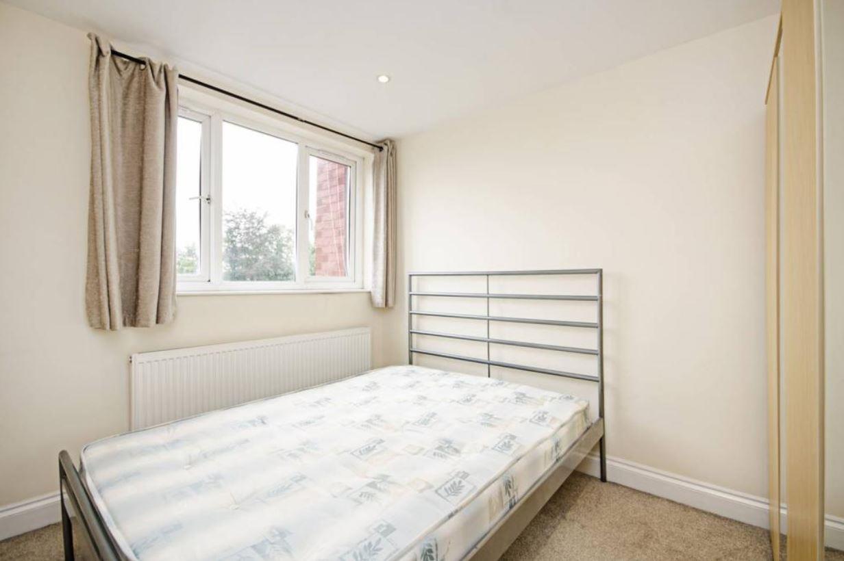 Flat Finchley Road in Greater London