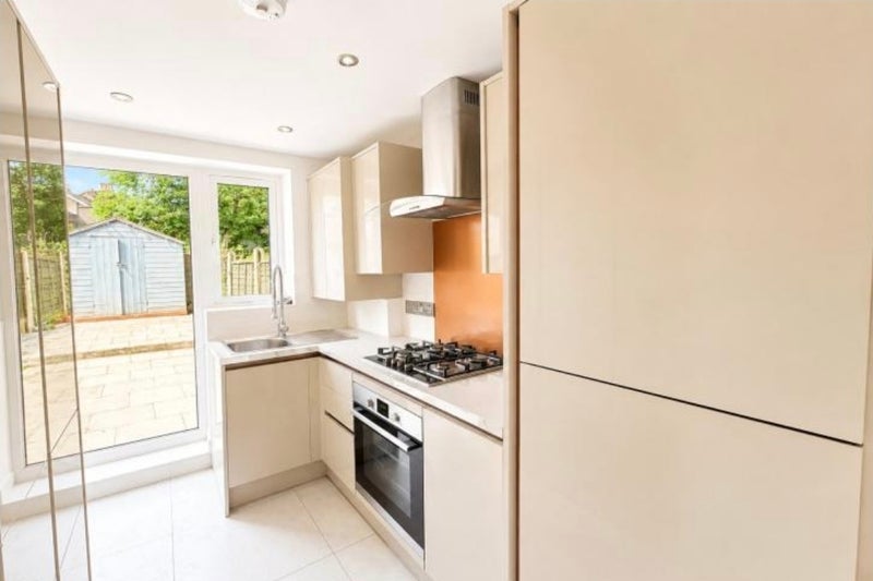 Flat Pascoe Road in Greater London