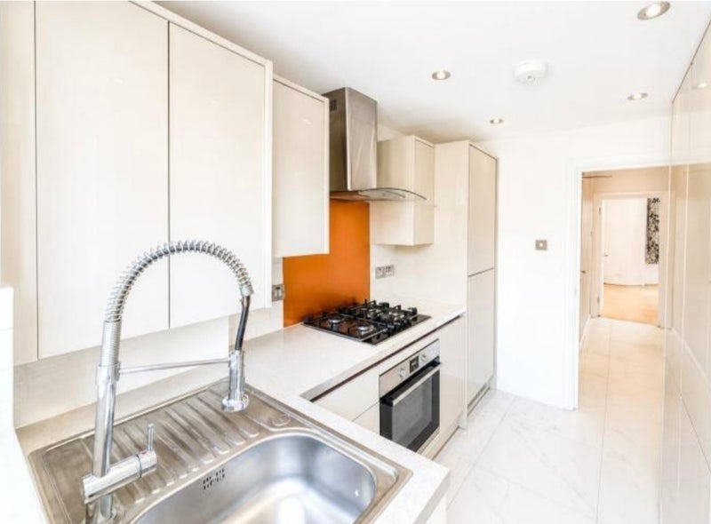 Flat Pascoe Road in Greater London