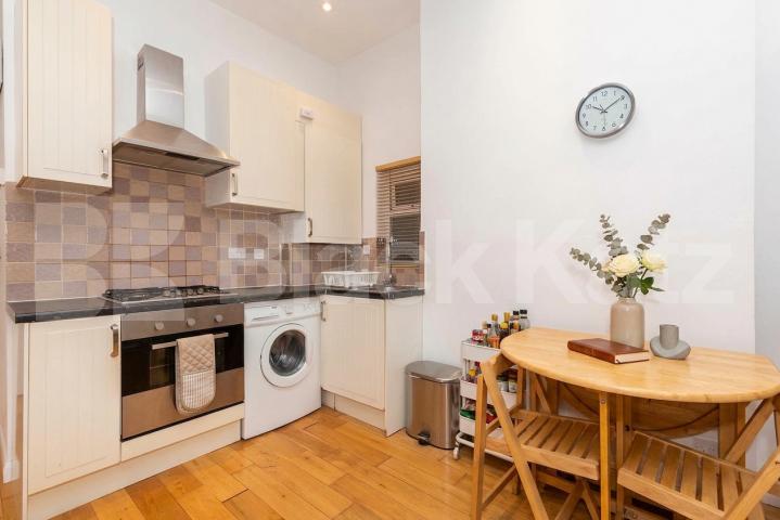 Flat Iverson Road in Greater London