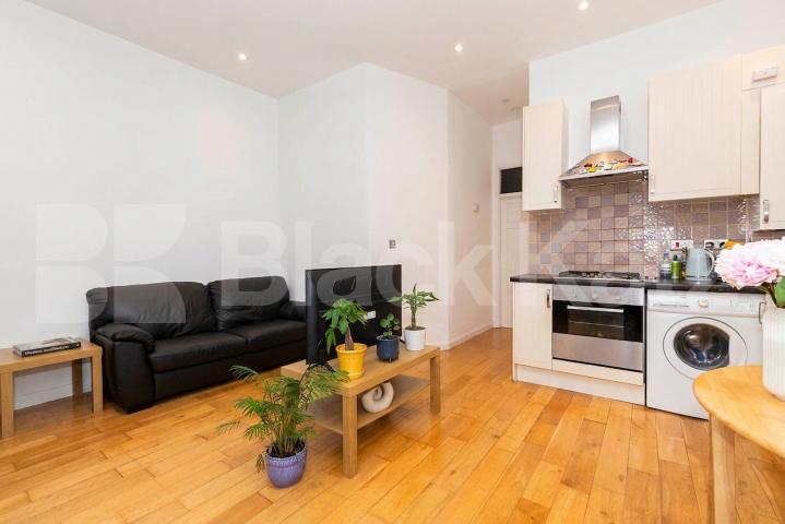 Flat Iverson Road in Greater London