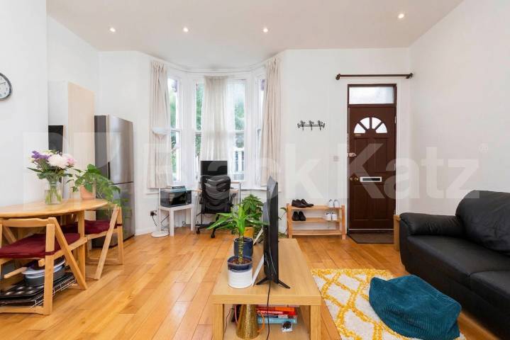 Flat Iverson Road in Greater London