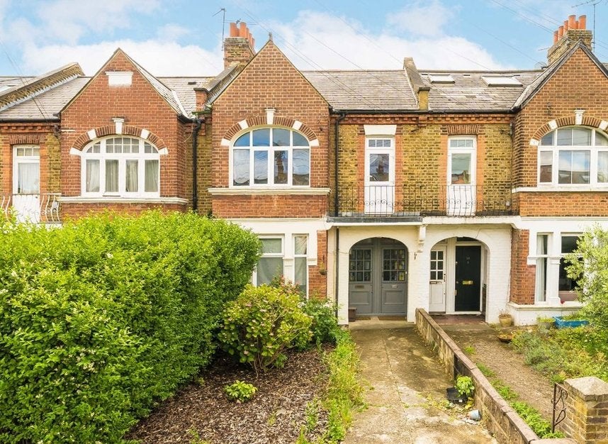 Flat Dornton Road in Greater London