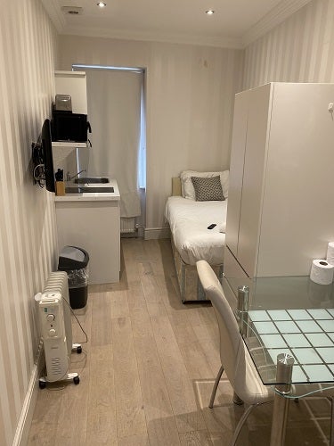 Room Stanwick Road in Greater London