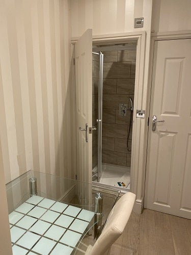 Room Stanwick Road in Greater London