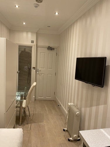Room Stanwick Road in Greater London