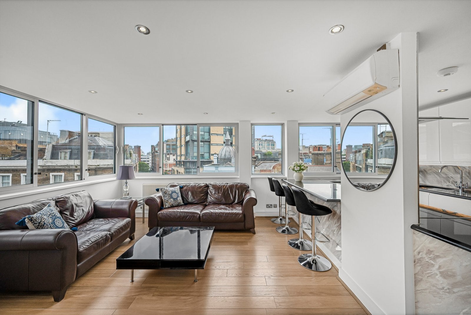 Flat Great Titchfield Street in City of Westminster