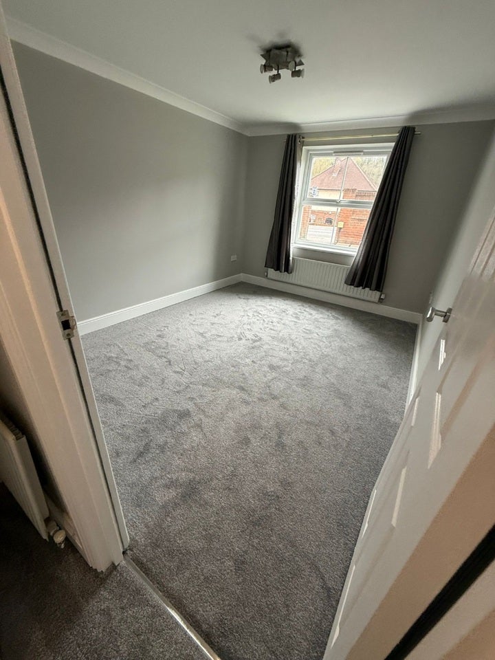 Flat Godstone Road in Caterham