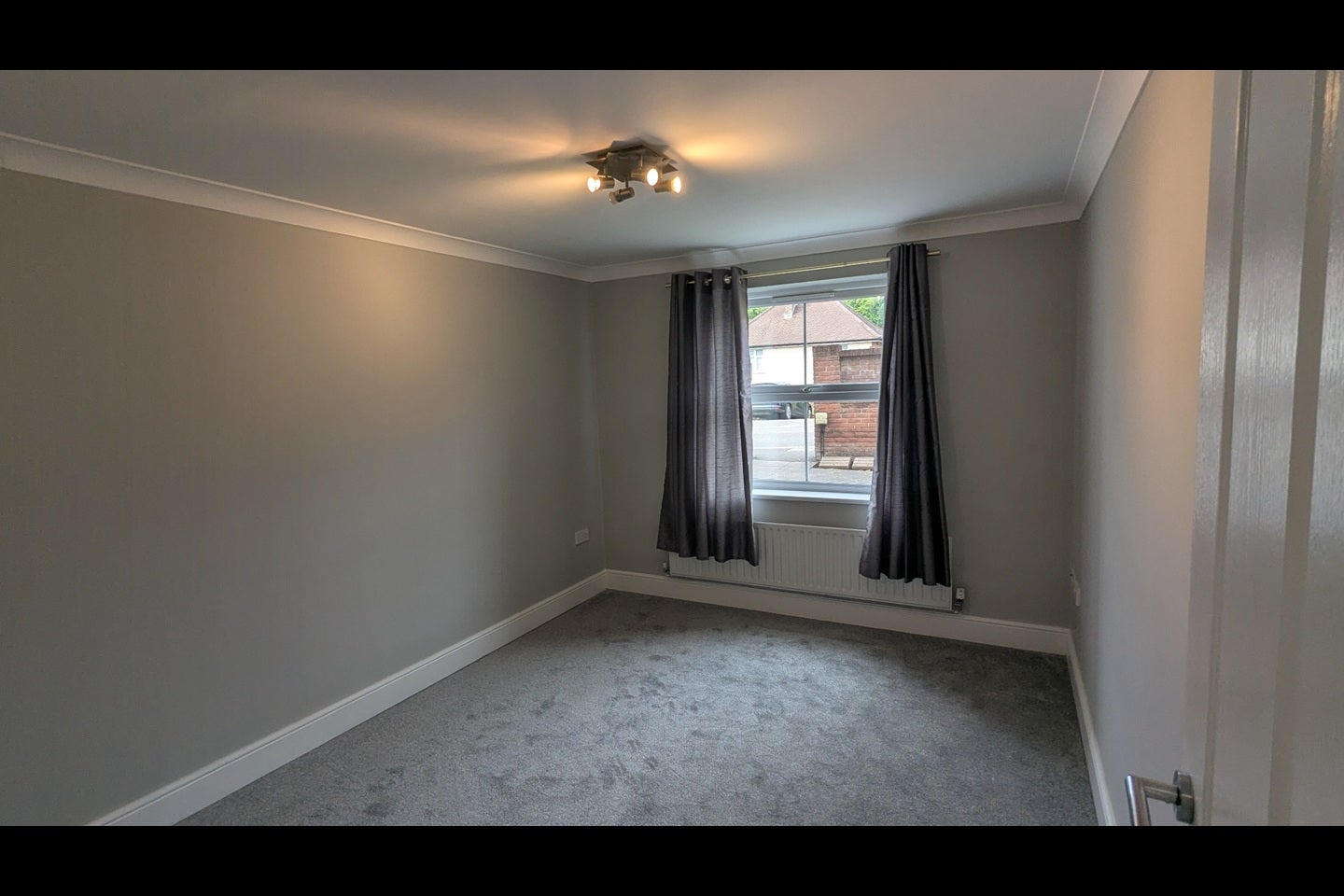 Flat Godstone Road in Caterham