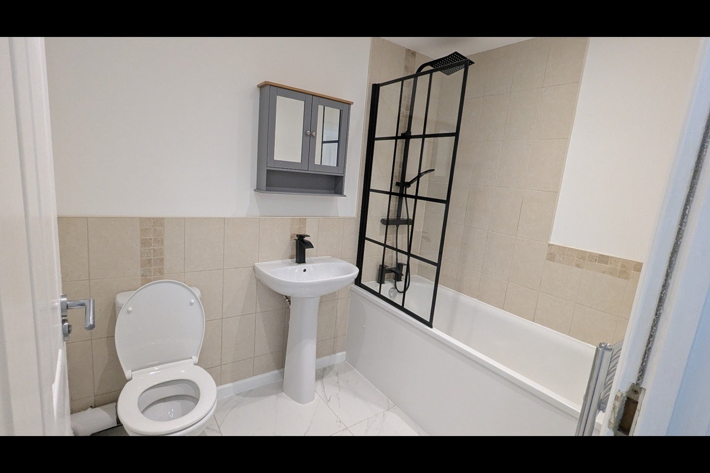 Flat Godstone Road in Caterham