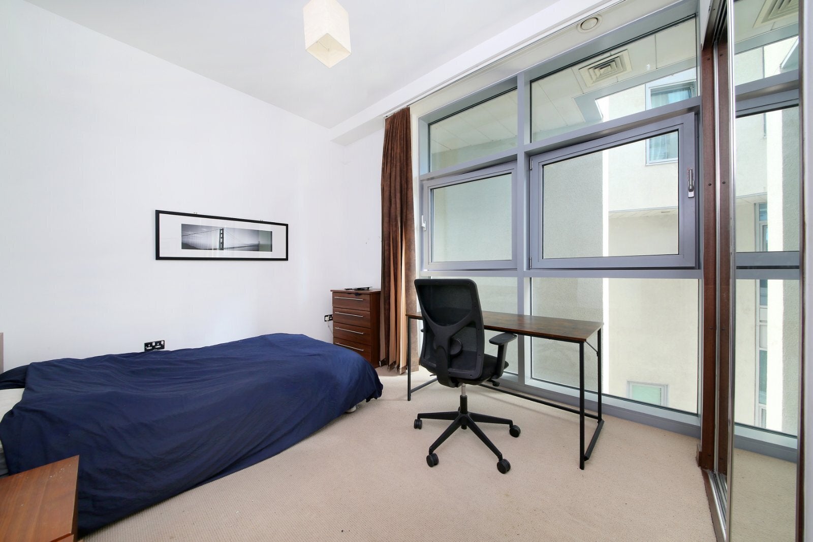 Flat Bridges Court in Greater London