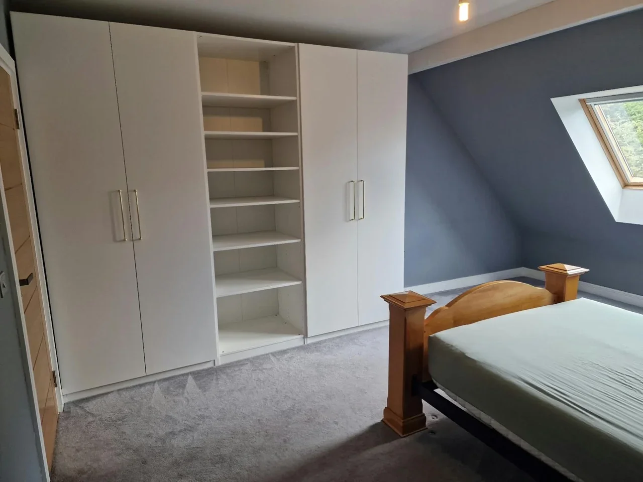 Room Cassiobury Drive in Watford